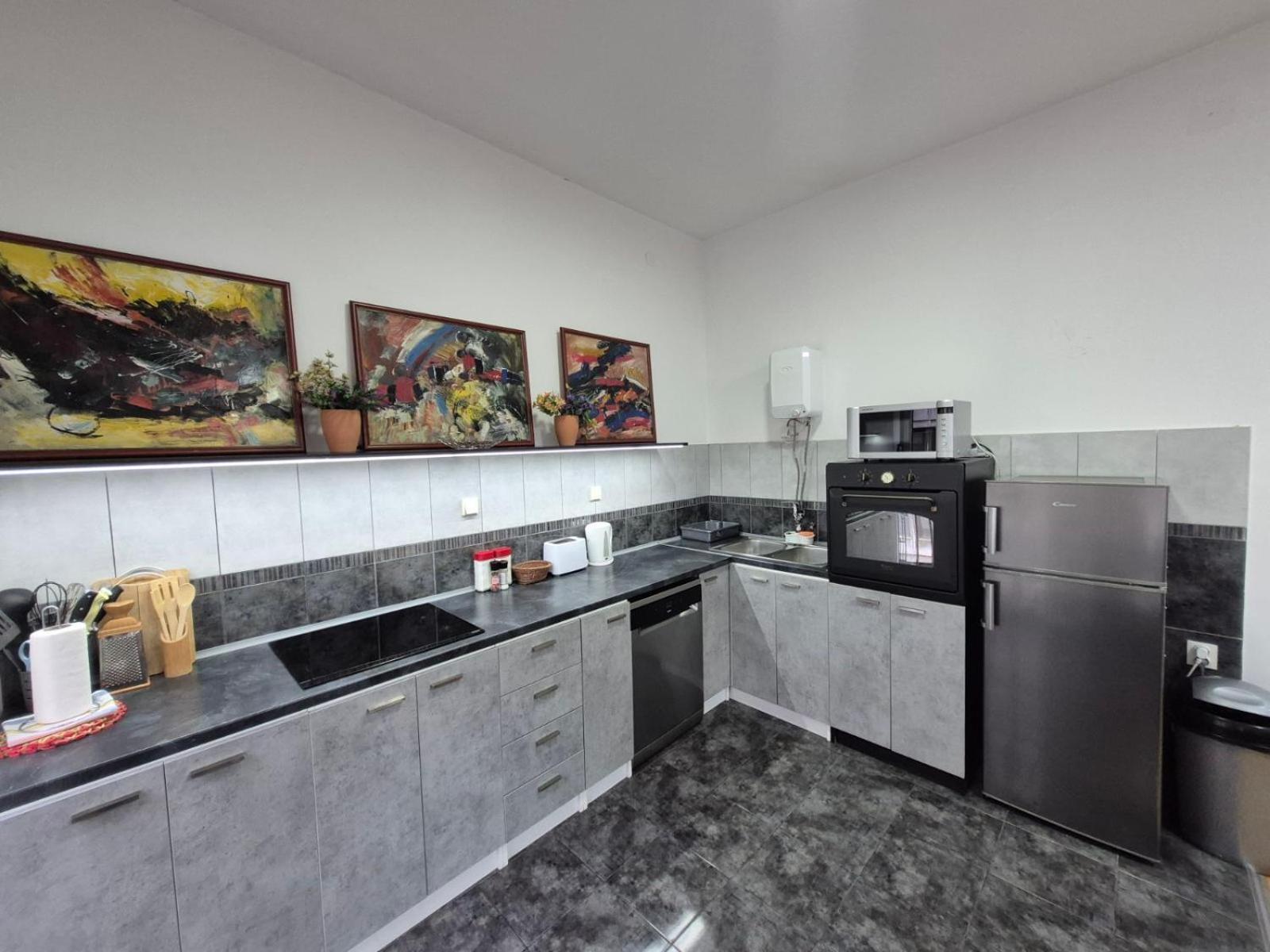 Authentic Belgrade Centre Apartments For Large Groups, Republic Square - Up To 47 People In 5 Apartments Номер фото