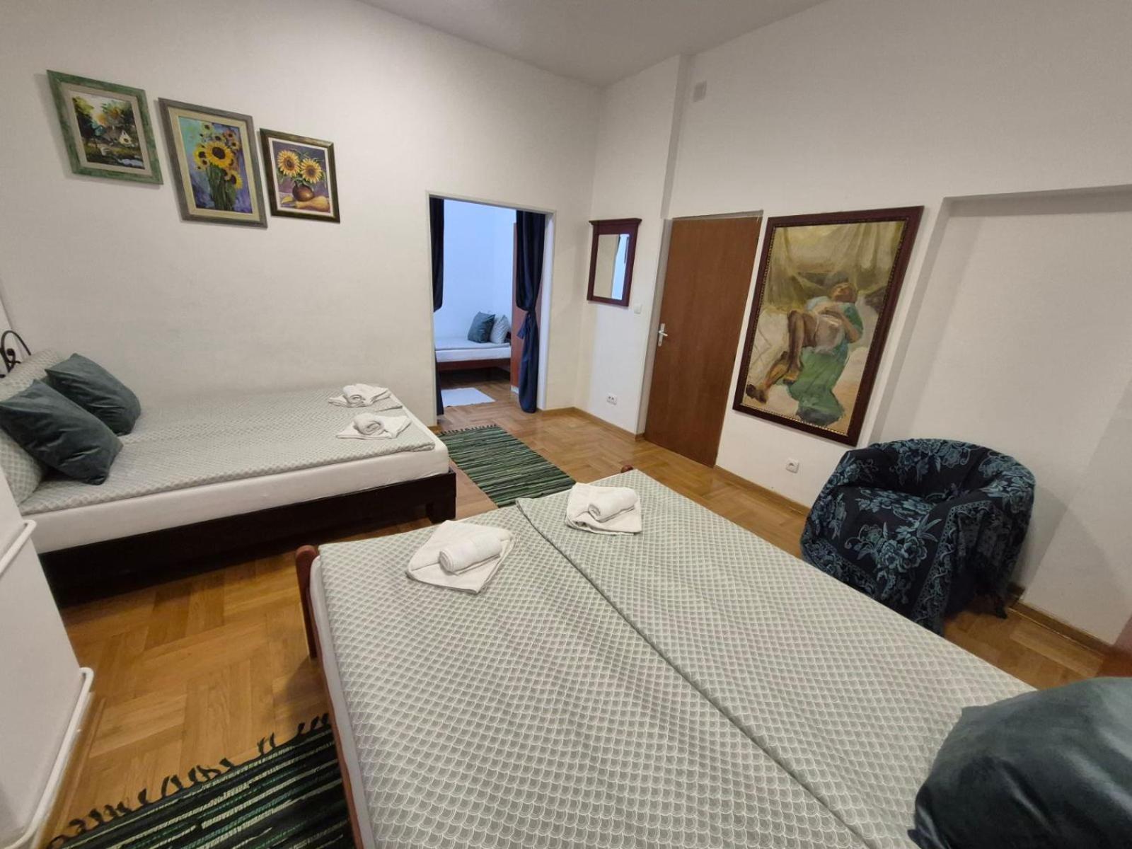 Authentic Belgrade Centre Apartments For Large Groups, Republic Square - Up To 47 People In 5 Apartments Номер фото